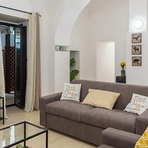Agathe Casa vacanze Aeroporto di Catania Fontana Rossa